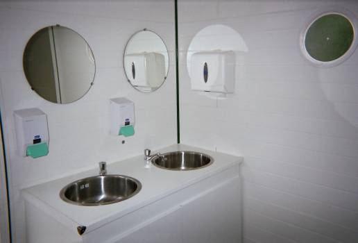 location toilette et WC raccordable,sani égout 3 wc