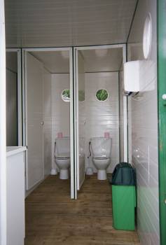 remorque WC raccordable,sani égout 3 wc