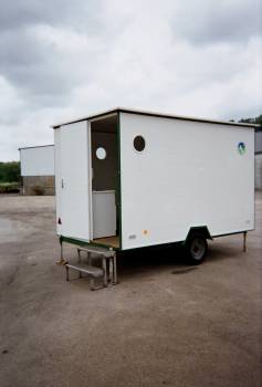 location toilette et WC raccordable,sani égout 3 wc